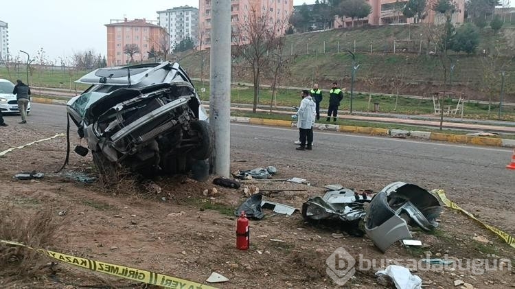 Beton direğe çarpan aracın sürücüsü öldü
