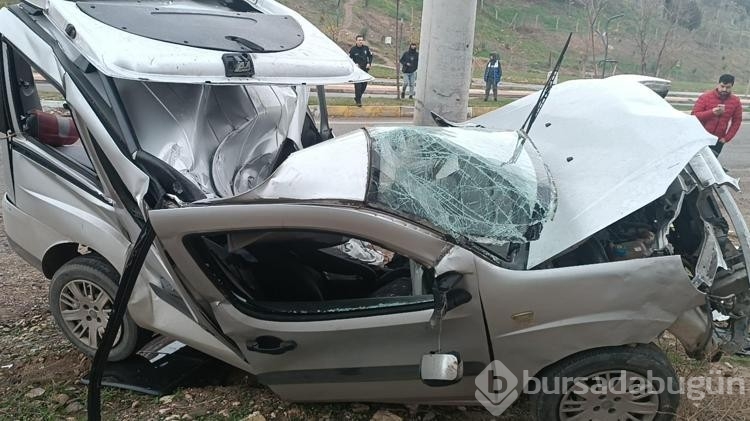 Beton direğe çarpan aracın sürücüsü öldü
