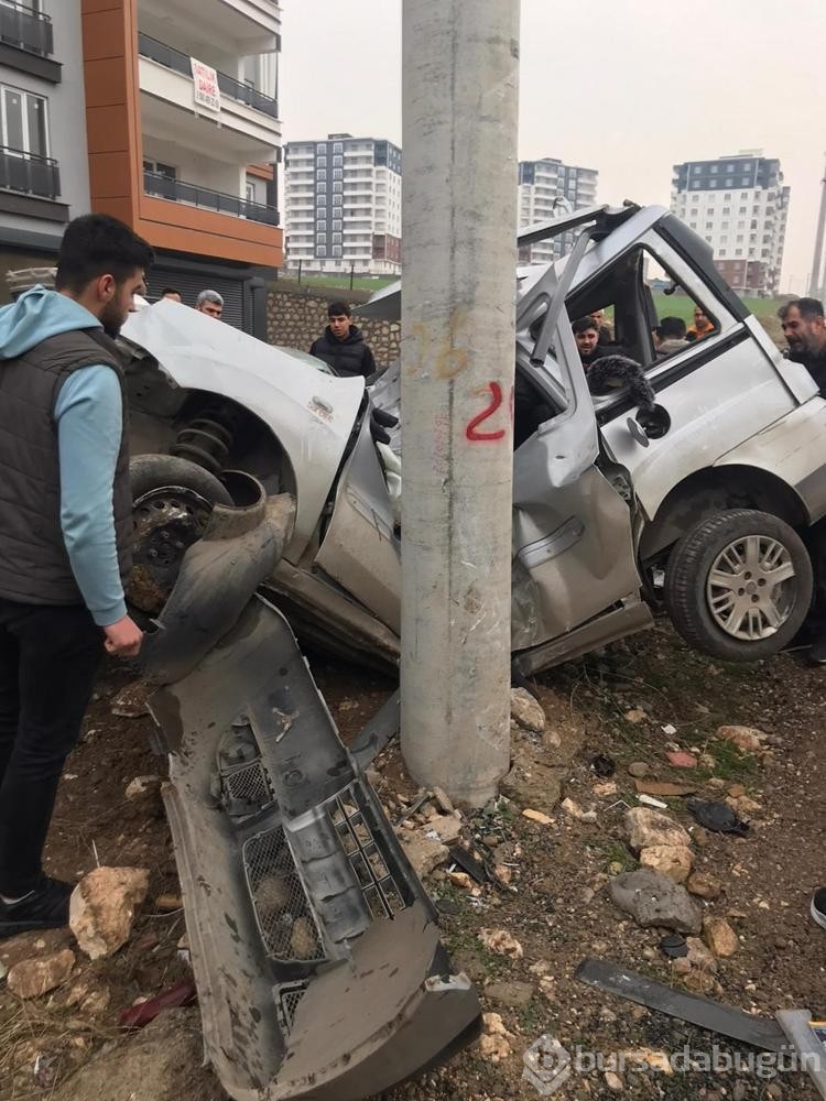 Beton direğe çarpan aracın sürücüsü öldü
