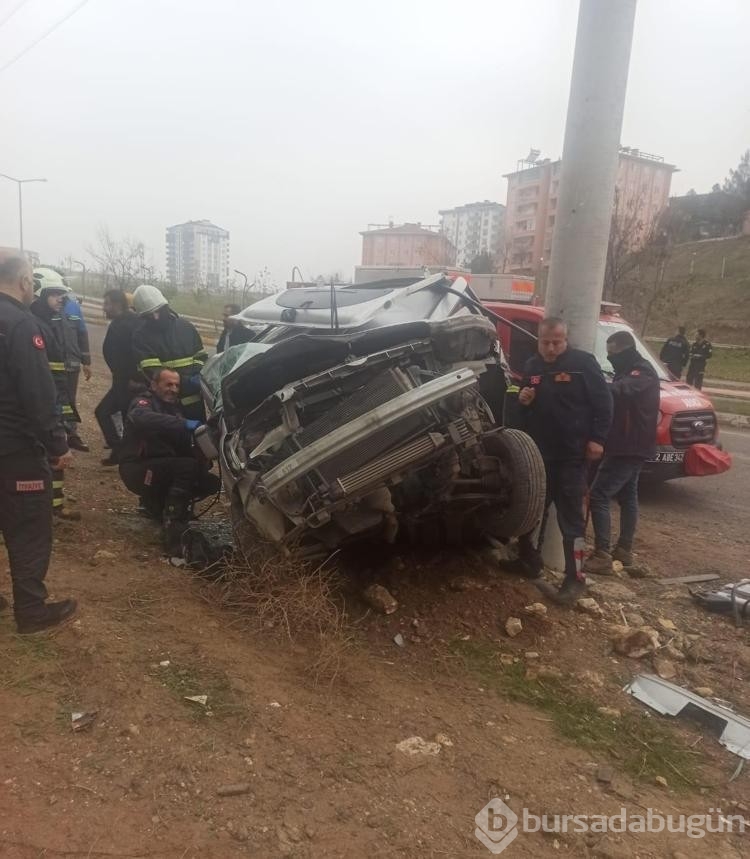 Beton direğe çarpan aracın sürücüsü öldü

