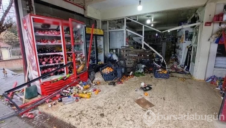 Minibüsün markete daldığı kazada 5'i ağır, 6 öğrenci yaralı