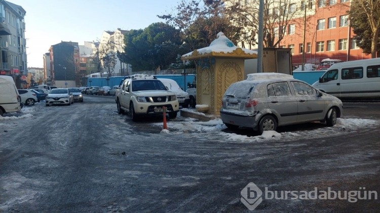 Tekirdağ'da sokaklar buz pistine dönüştü
