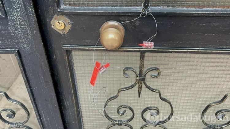 Üsküdar'da istinat duvarı çöktü