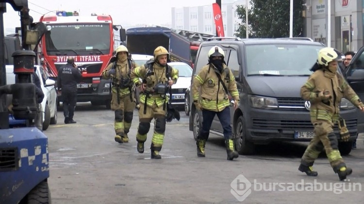 Başakşehir'de yedek parça dükkanı yandı
