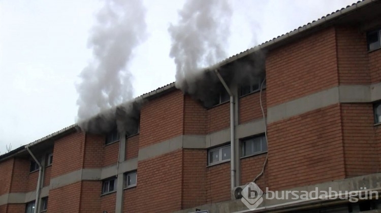 Başakşehir'de yedek parça dükkanı yandı
