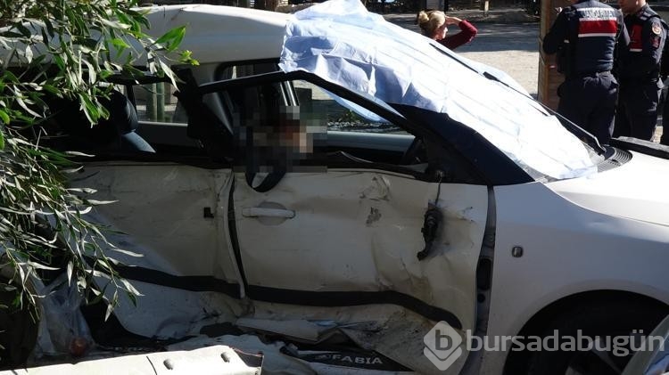 Kamyonet ile çarpışan otomobildeki Kazakistanlı bakıcı öldü
