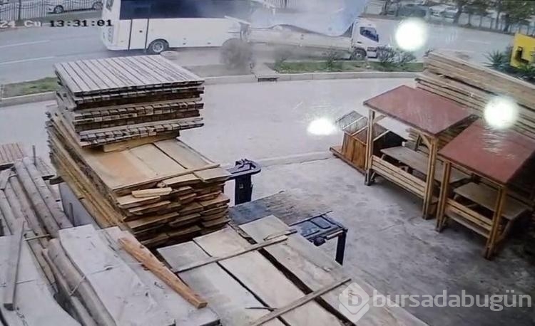 Kaza sonrası kurtarılmayı beklerken dakikalarca telefonla konuştu
