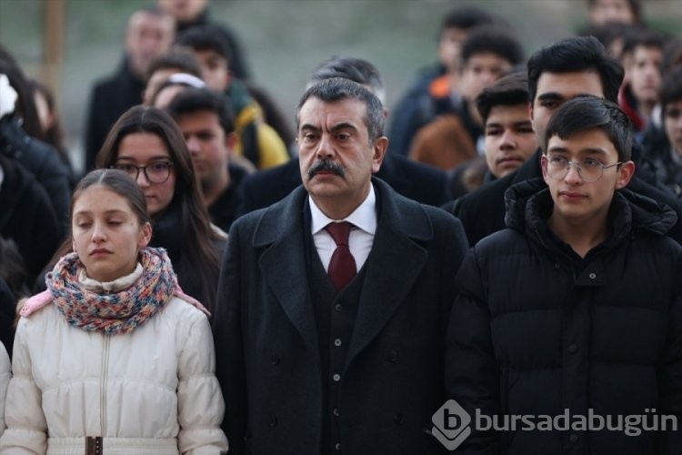 81 ilde okullarda şehitlerimiz için saygı duruşunda bulunuldu