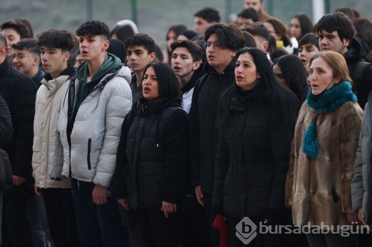 81 ilde okullarda şehitlerimiz için saygı duruşunda bulunuldu