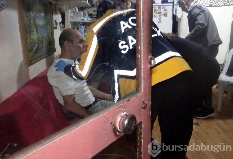 İşyerinde hareketsiz bulundu, sağlık ekibi uyandırınca 'Ben ölmedim mi' dedi