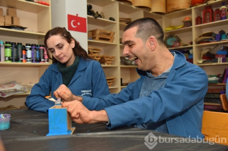 Engeller Bursa'da 'Engelsiz Yaşam Okulu'nda aşılıyor