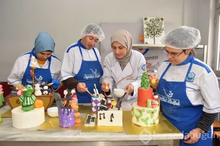 Engeller Bursa'da 'Engelsiz Yaşam Okulu'nda aşılıyor