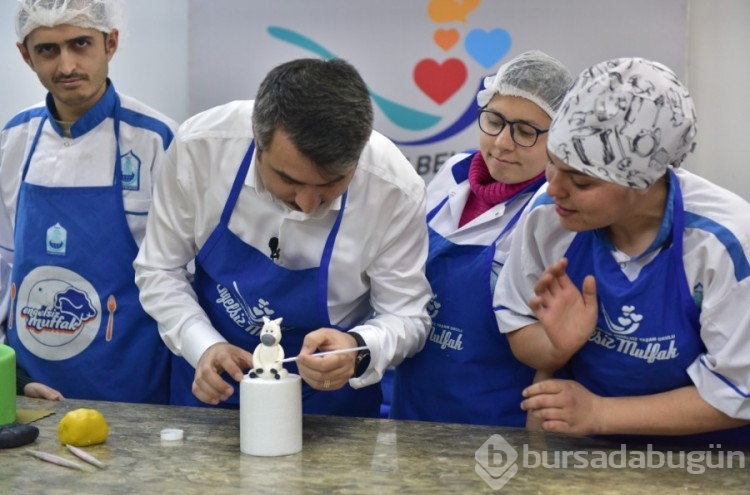 Engeller Bursa'da 'Engelsiz Yaşam Okulu'nda aşılıyor