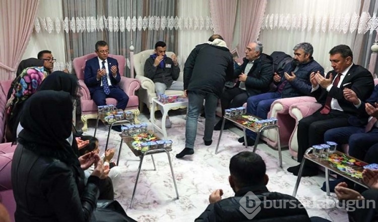 Özgür Özel şehit ailesini ziyaret etti!