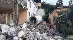 Depremle birlikte aylardır minaresiz kalan camiye, çelikten 26 metrelik minare!