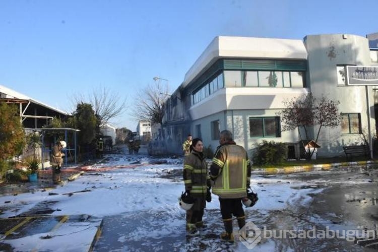 İzmir'de parfüm fabrikasında yangın: 1 ölü, 3 yaralı