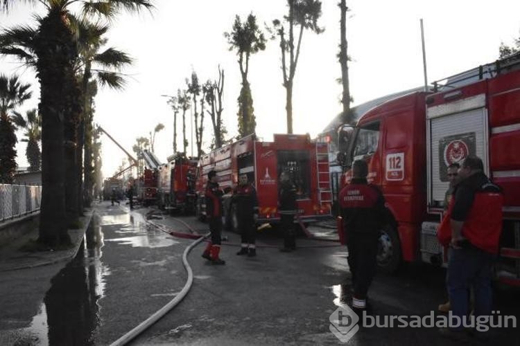 İzmir'de parfüm fabrikasında yangın: 1 ölü, 3 yaralı