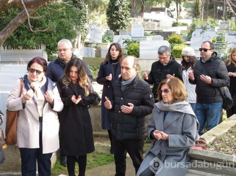 Gazeteci Mehmet Ali Birand mezarı başında anıldı
