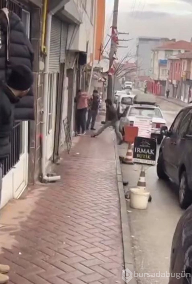 Eskişehir'de sokak ortasında sopalı borç kavgası

