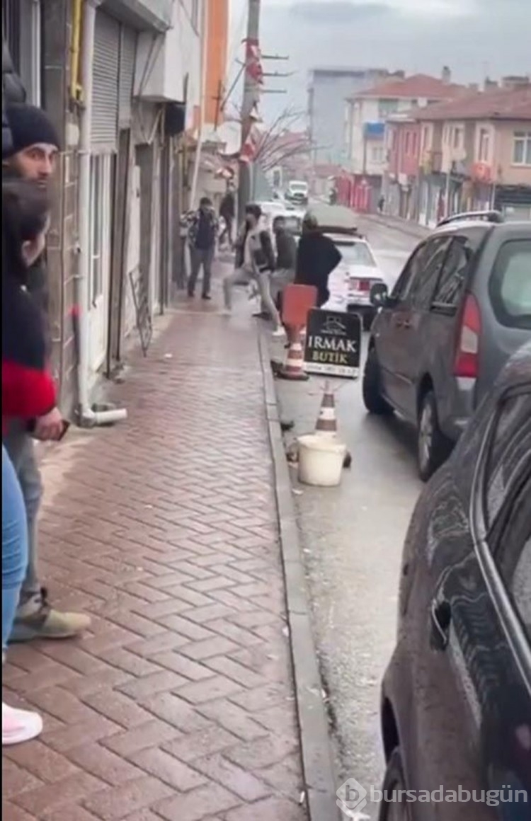 Eskişehir'de sokak ortasında sopalı borç kavgası
