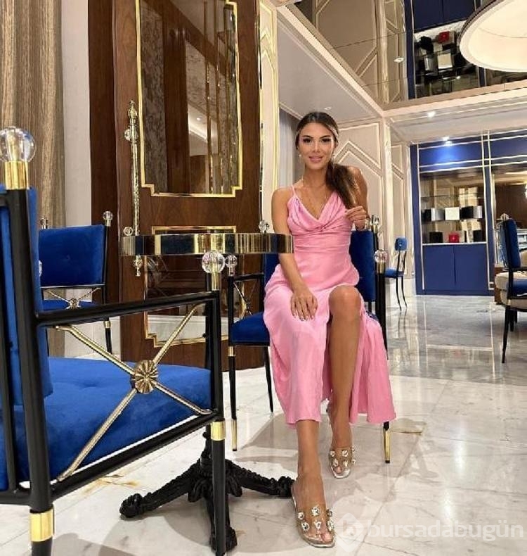 Esra Akman kardeşi Özlem'in başında sinir krizi geçirmiş