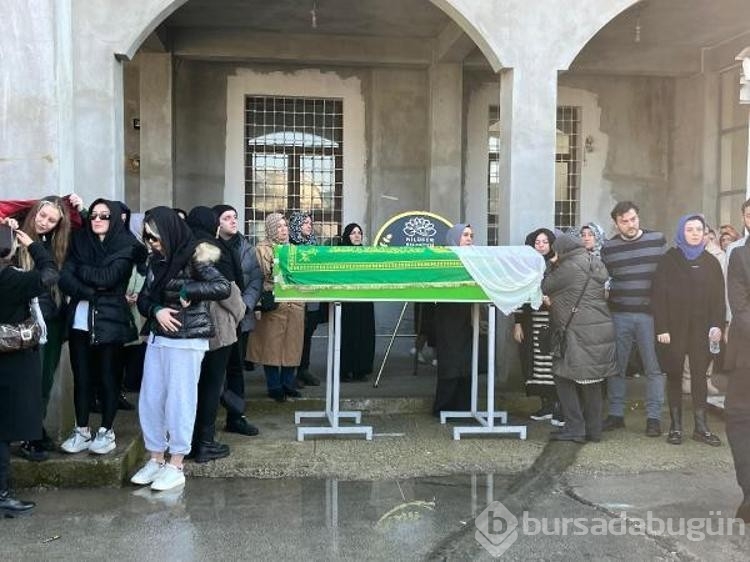 Esra Akman kardeşi Özlem'in başında sinir krizi geçirmiş