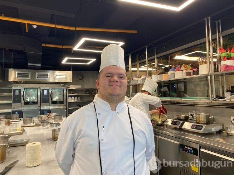 Down sendromlu öğrenciler üniversite eğitimi alarak pasta yaptı
