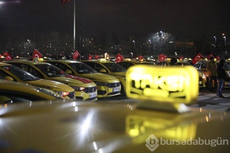 İstanbul'da taksiciler şehitler için toplandı