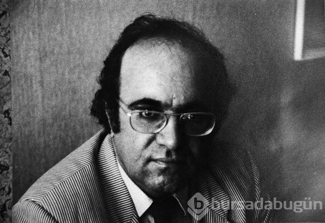 CHP heyeti, Gazeteci-yazar Uğur Mumcu'nun ölümünü 31'inci yılını evinin önünde andı