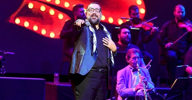 Ata Demirer sahnelere geri dönüyor