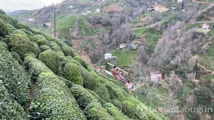 Rize'de 35 yıldır evine 75 metre yüksekten geçen ilkel teleferik ile ulaşıyor 