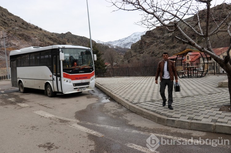 Gümüşhane'de keçiye "mey" konseri verdi, sosyal medyada viral oldu