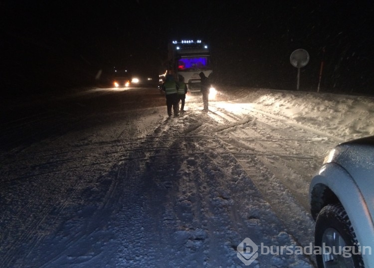 Antalya-Konya yolu kar nedeniyle tır geçişine kapatıldı