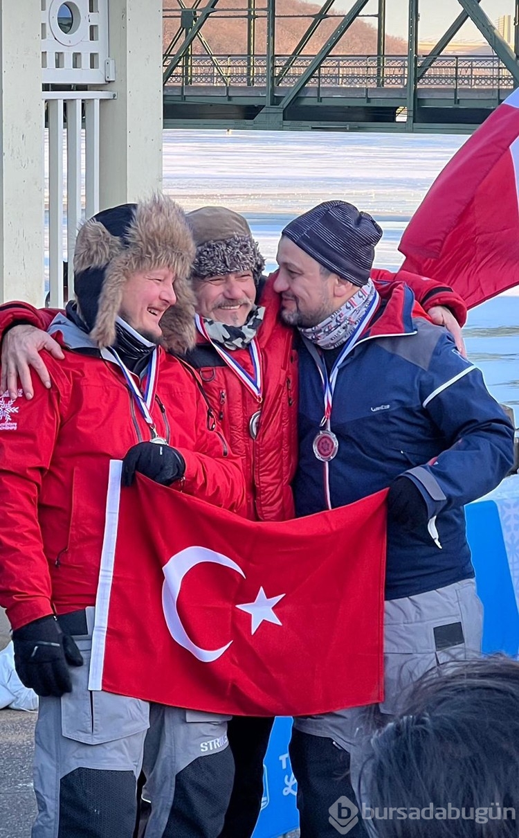 "Buz"dan yaptıkları heykellerle Türkiye'nin adını duyuruyorlar