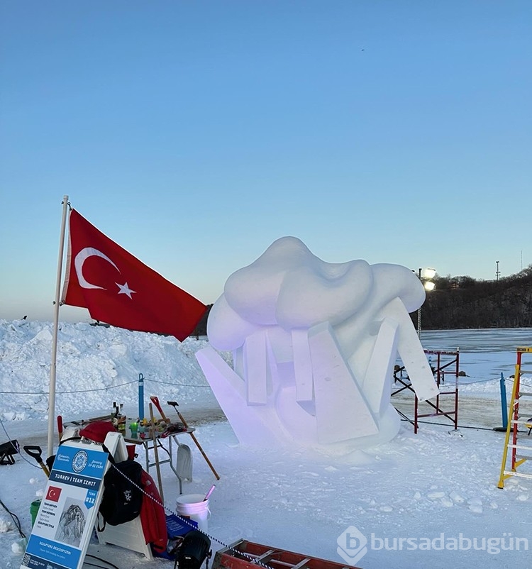 "Buz"dan yaptıkları heykellerle Türkiye'nin adını duyuruyorlar