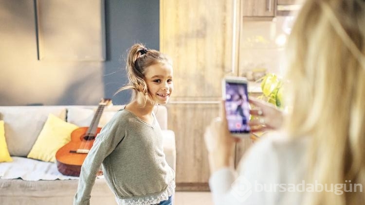Çocuğunuz size dava açabilir! Ailelere 'sharenting' uyarısı
