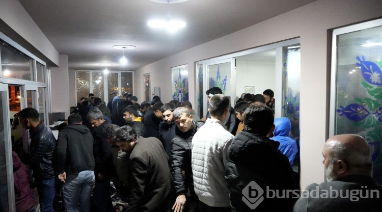 Gaziantep Nurdağı'nın ayakta kalan tek camisinde kandil yoğunluğu yaşandı