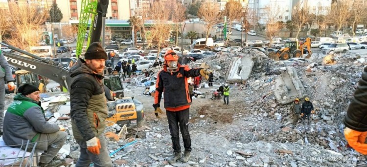 Bursa'da olası depreme hazırlık, bina ve sokaklara tatbikat yapıyorlar