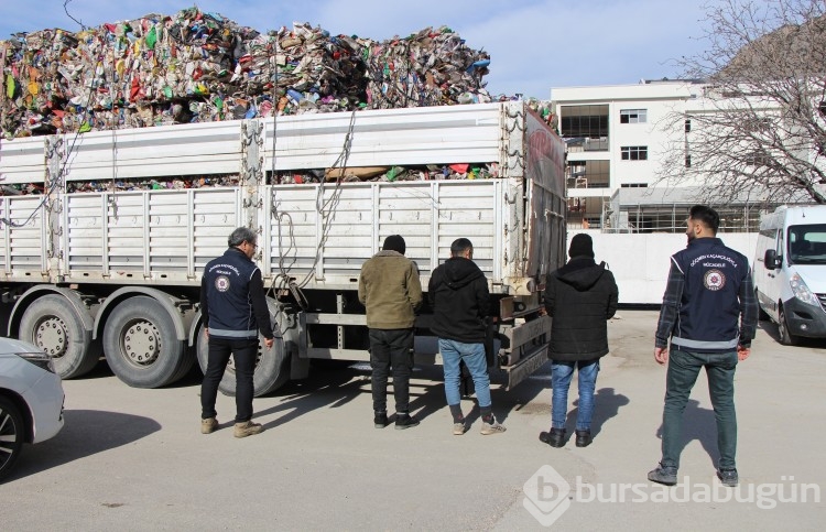 Amasya'da çöp dolu tırdan 3 kaçak göçmen çıktı