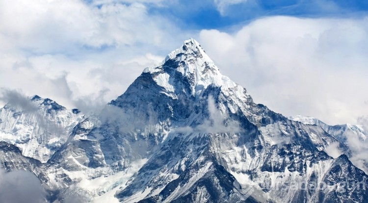 Everest Dağı, tırmanan dağcıların dışkıları yüzünden kirleniyor