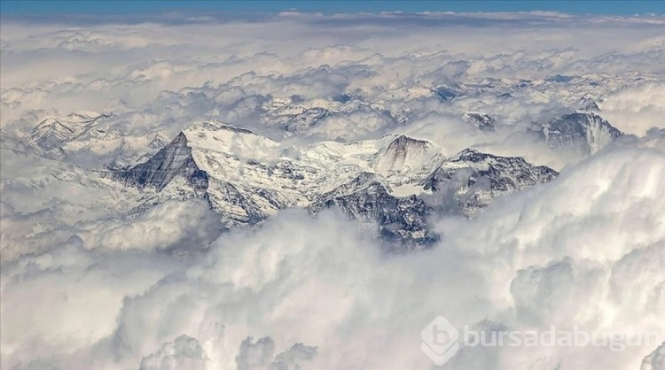 Everest Dağı, tırmanan dağcıların dışkıları yüzünden kirleniyor