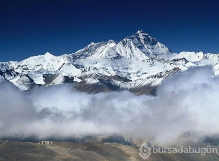 Everest Dağı, tırmanan dağcıların dışkıları yüzünden kirleniyor