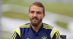 Caner Erkin öpmelere doyamadı!