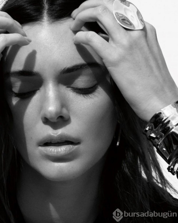 Kendall Jenner, yeni İlkbahar trendlerini tanıttı