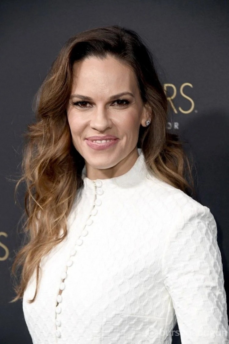 48 yaşındaki Hilary Swank ikizlerinin adlarını ilk kez paylaştı