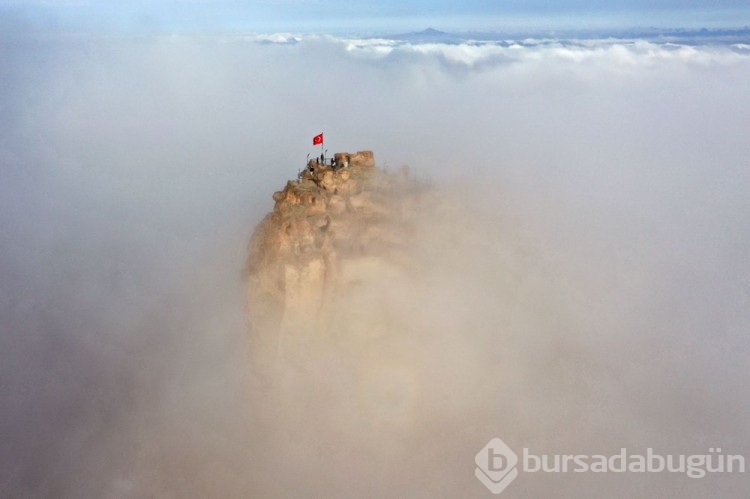 Kapadokya'daki "sis denizi" turistlerin odağı oldu
