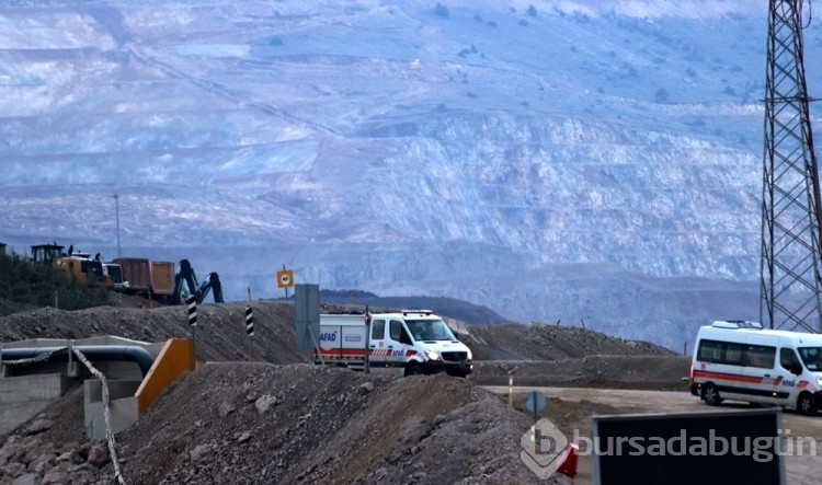 Enerji Bakanı: Heyelan alanında 400 bin kamyonluk toprak kütlesi var