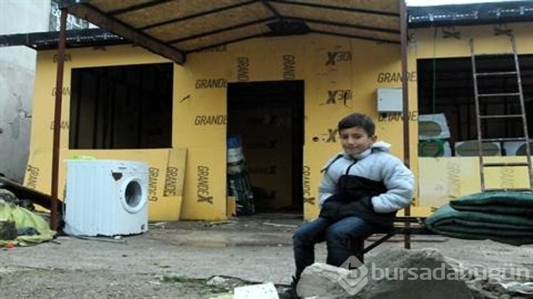 Depremde evleri yıkılan 6 yaşındaki Nur'un yeni ev talebi için harekete geçtiler
