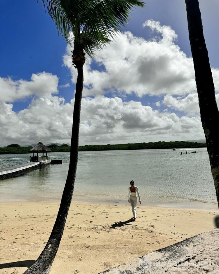 Hande Erçel şimdi de Mauritius tatilinde
