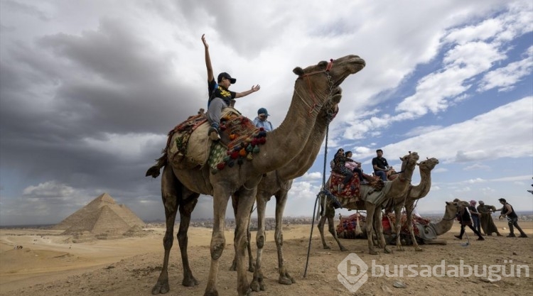 Mısır'da turistlerin çekim noktası: Giza piramitleri
